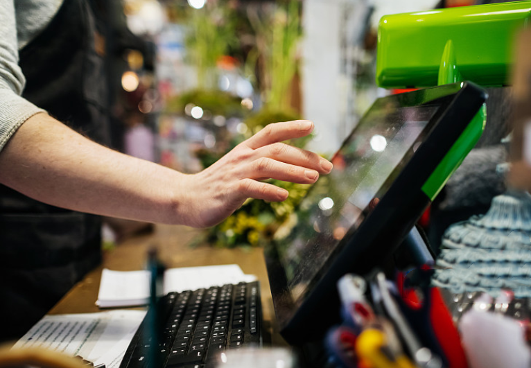 相较于智能收银机，传统收银机更适合社区超市？